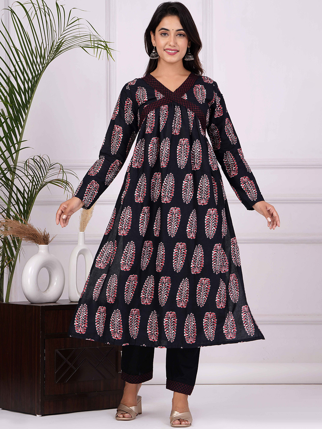

PARCHHAI Ethnic Motifs Printed Empire Pure Cotton Kurta with Trousers, Black