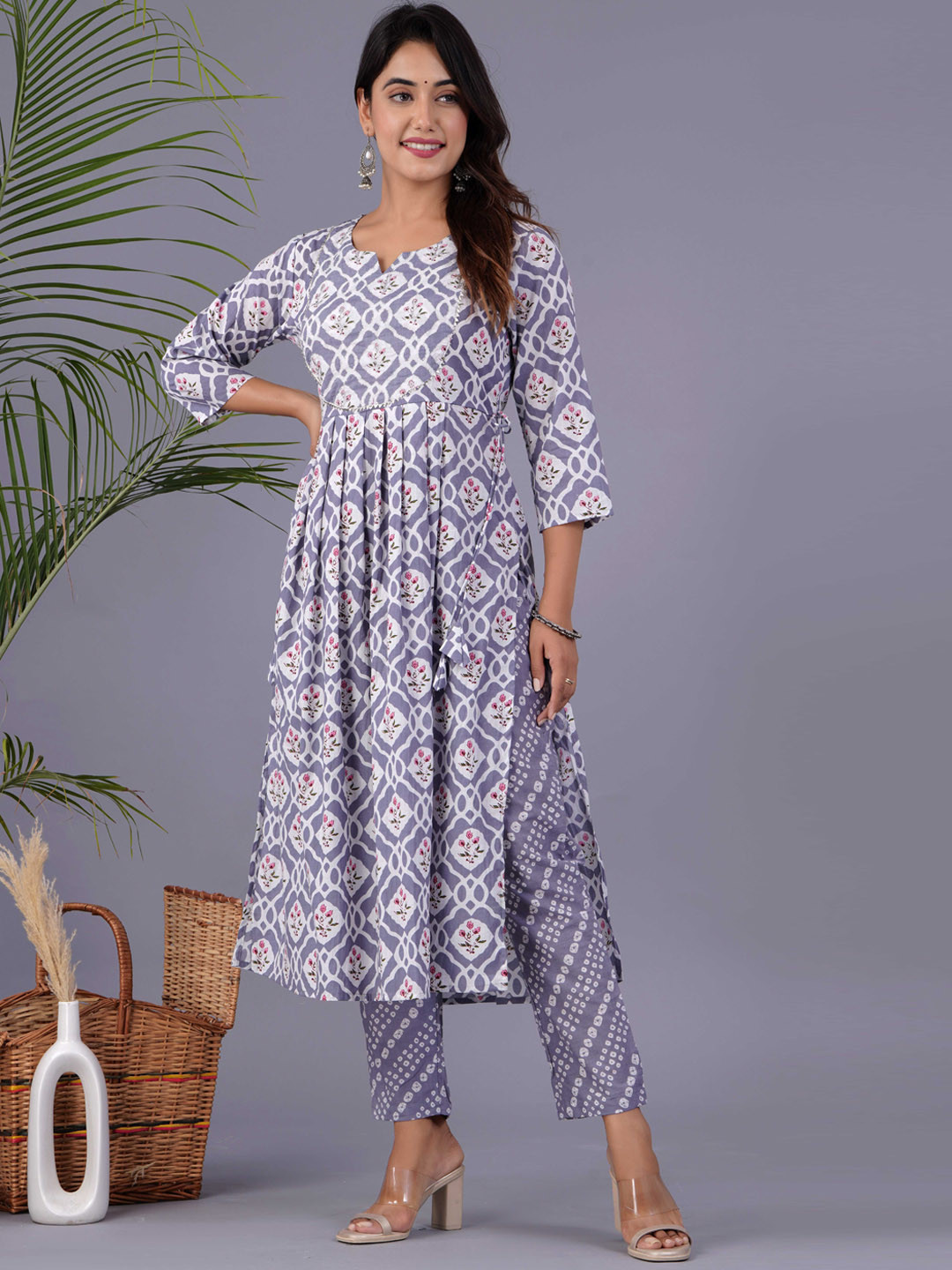 

PARCHHAI Floral Printed Empire Gotta Patti Pure Cotton Kurta with Trousers, Purple