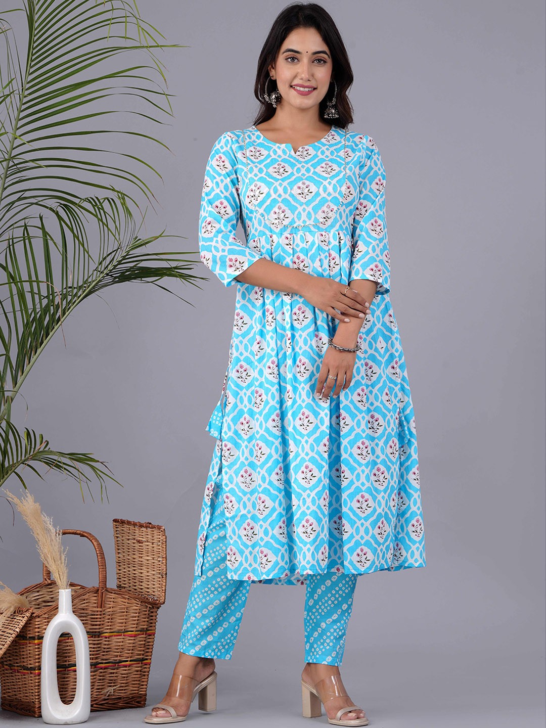 

PARCHHAI Floral Printed Empire Gotta Patti Pure Cotton Kurta with Trousers, Blue