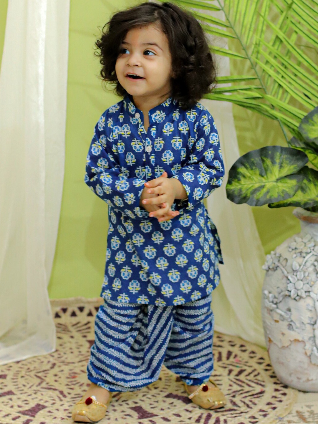 

BownBee Boys Floral Printed Regular Pure Cotton Kurta With Dhoti Pants, Navy blue