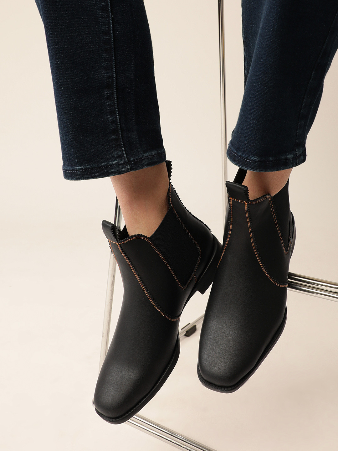 

Lavie Women Mid-Top Chelsea Boots, Black