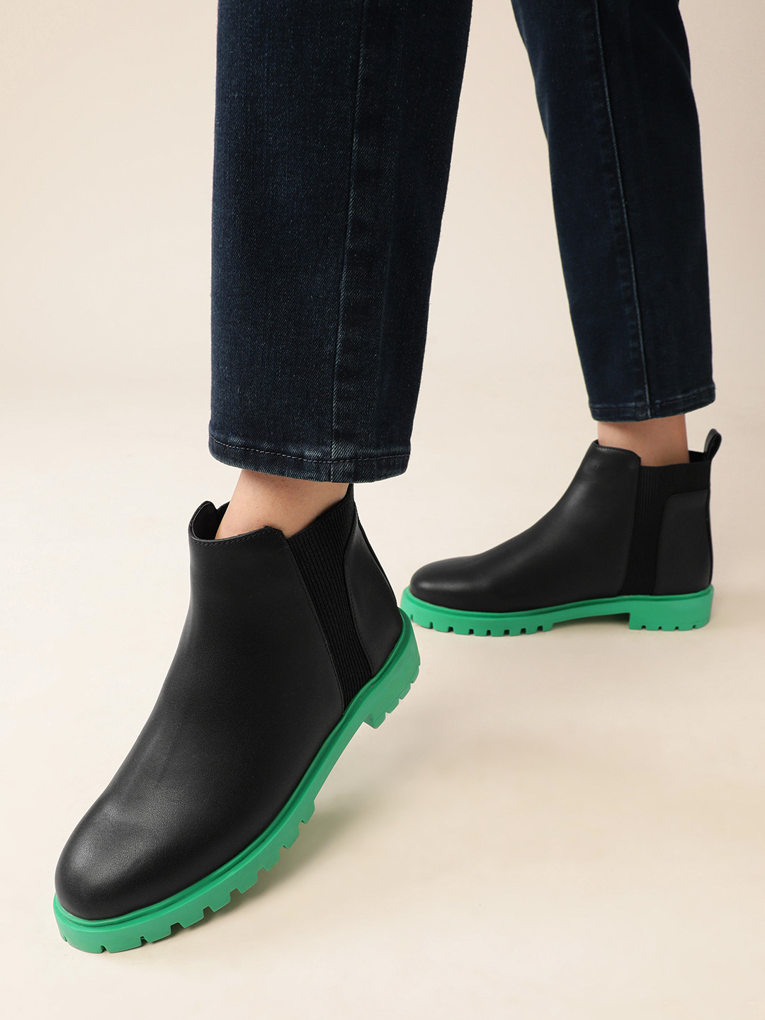 

Lavie Women Round-Toe Mid-Top Chelsea Boots, Black