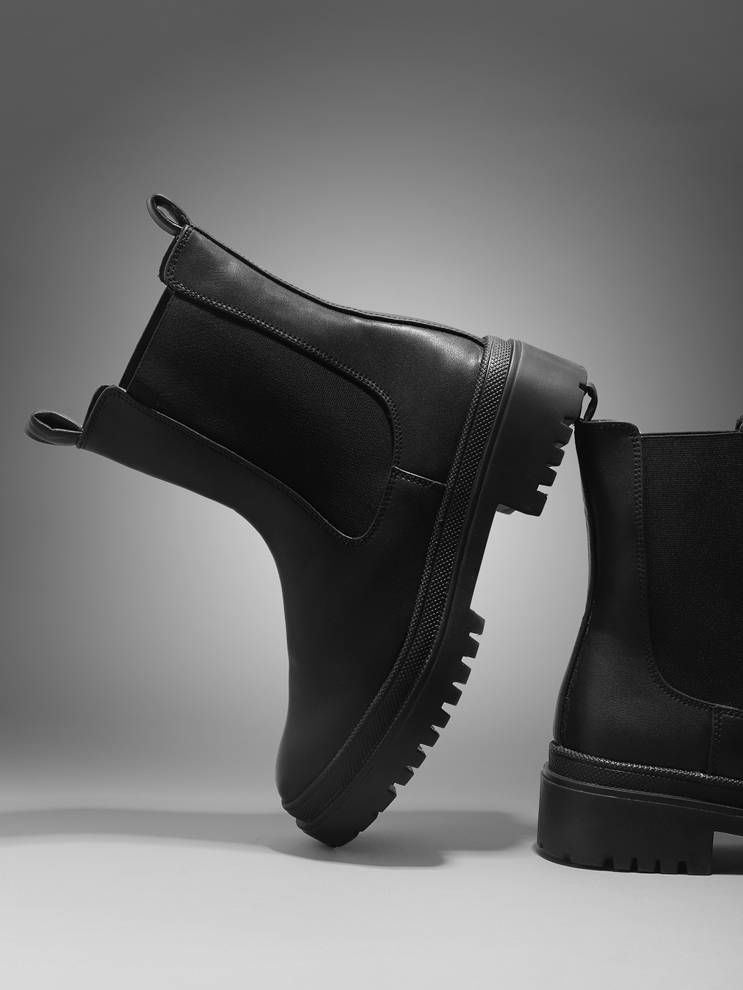 

Lavie Women Round-Toe Mid-Top Chelsea Boots, Black