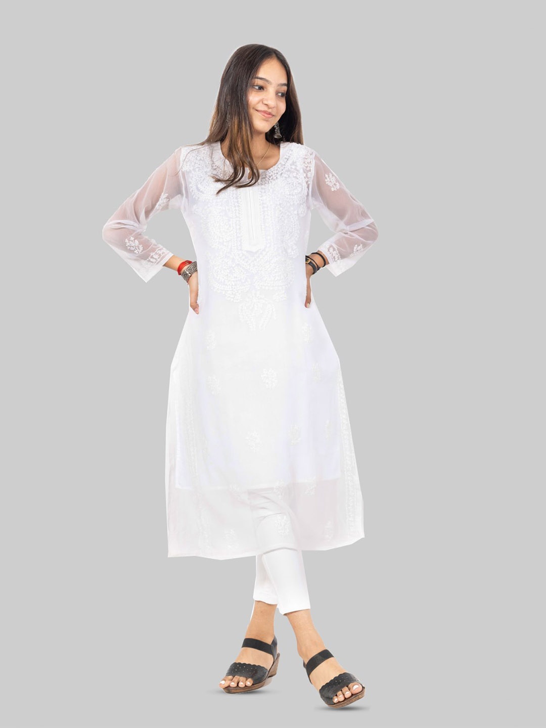 

BAESD Floral Embroidered Chikankari Straight Kurta, White