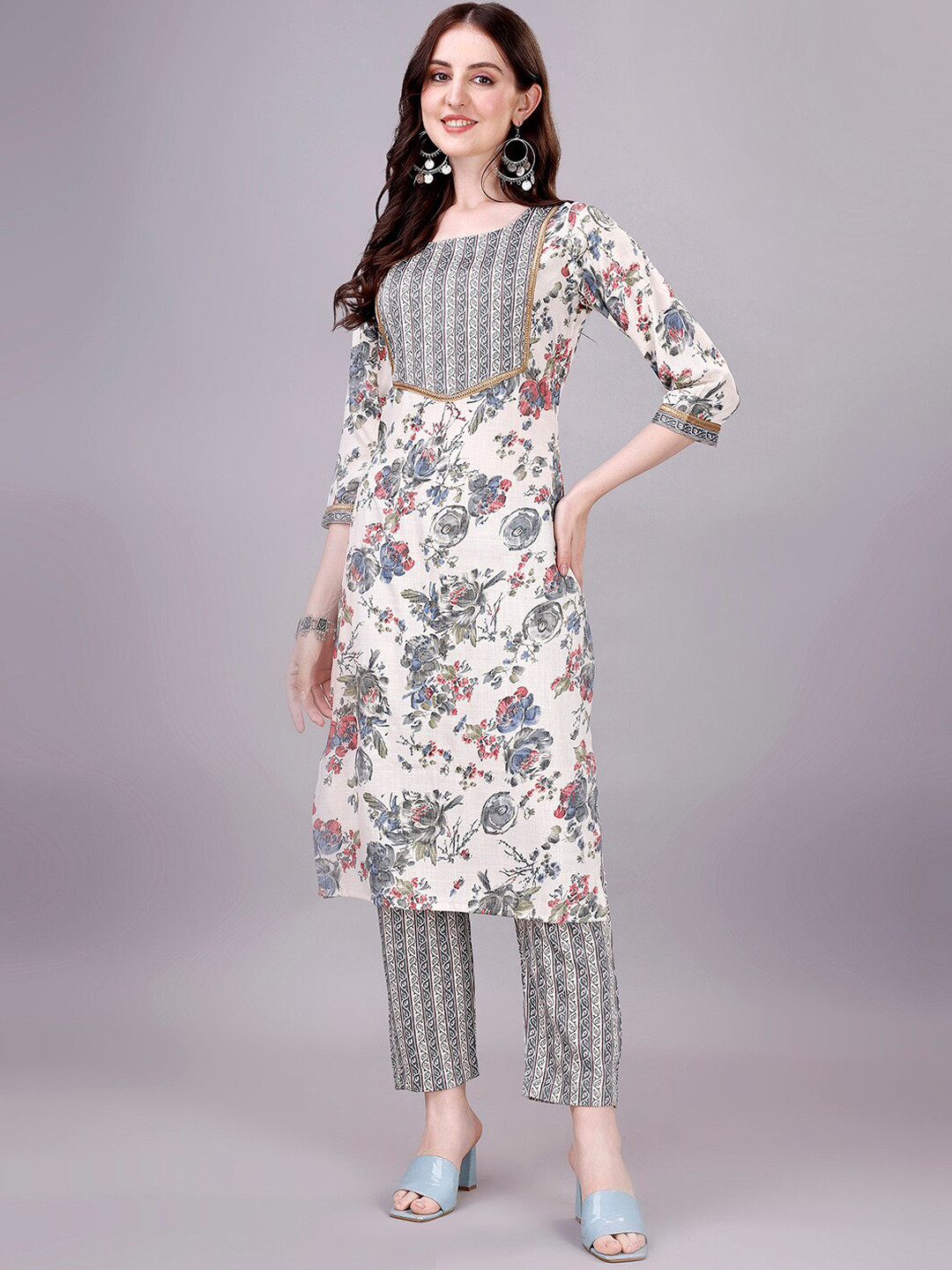 

GORGONE Floral Printed Regular Kurta with Trousers, Grey
