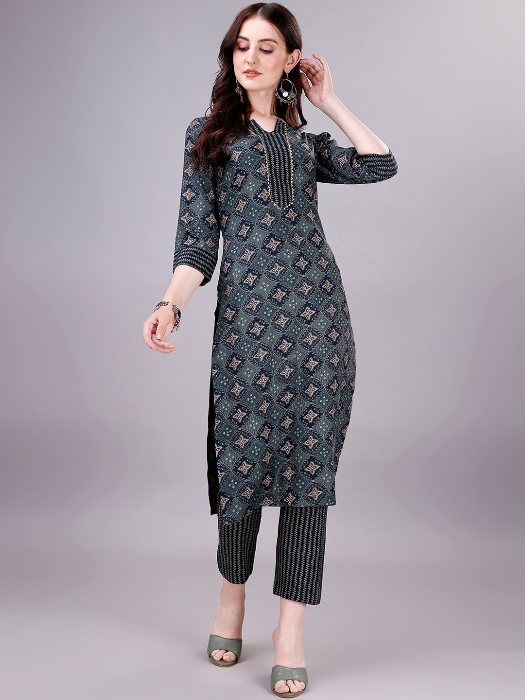 

GORGONE Ethnic Motifs Printed Regular Kurta with Trousers, Blue