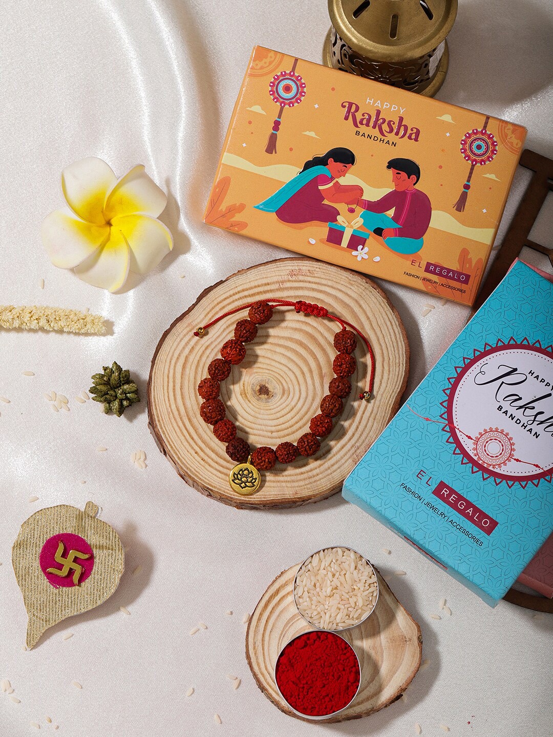 

EL REGALO Men Textured Lotus Rakhi, Gold