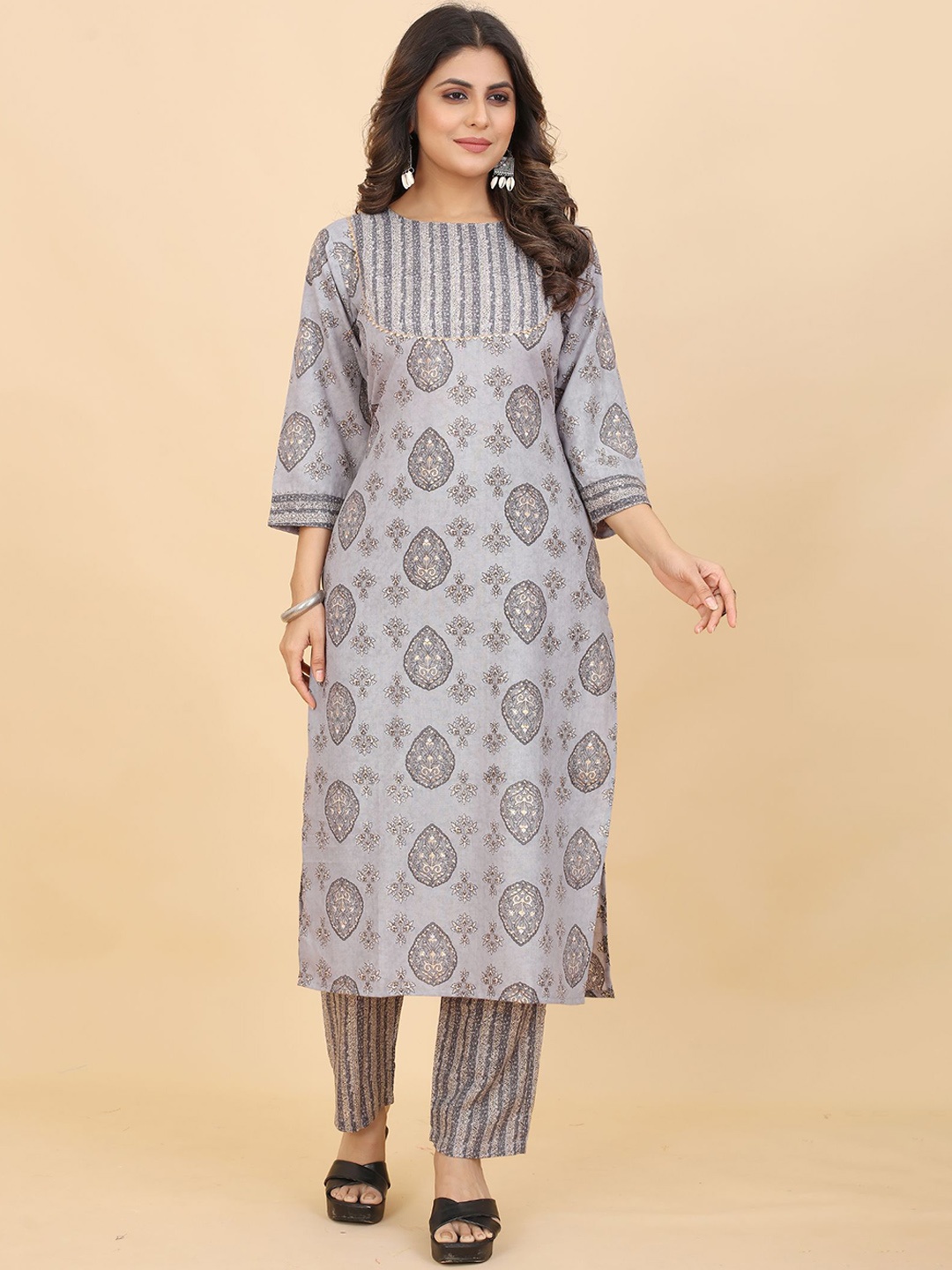 

KALINI Women Grey Floral Printed Regular Gotta Patti Kurta with Trousers