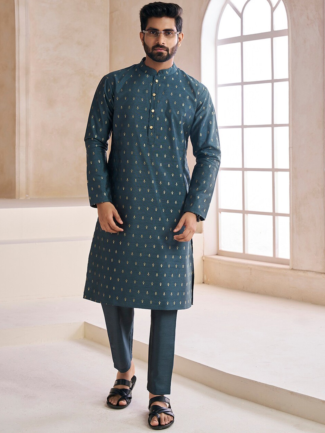 

Inddus Ethnic Motifs Woven Design Mandarin Collar Kurta with Trousers, Teal