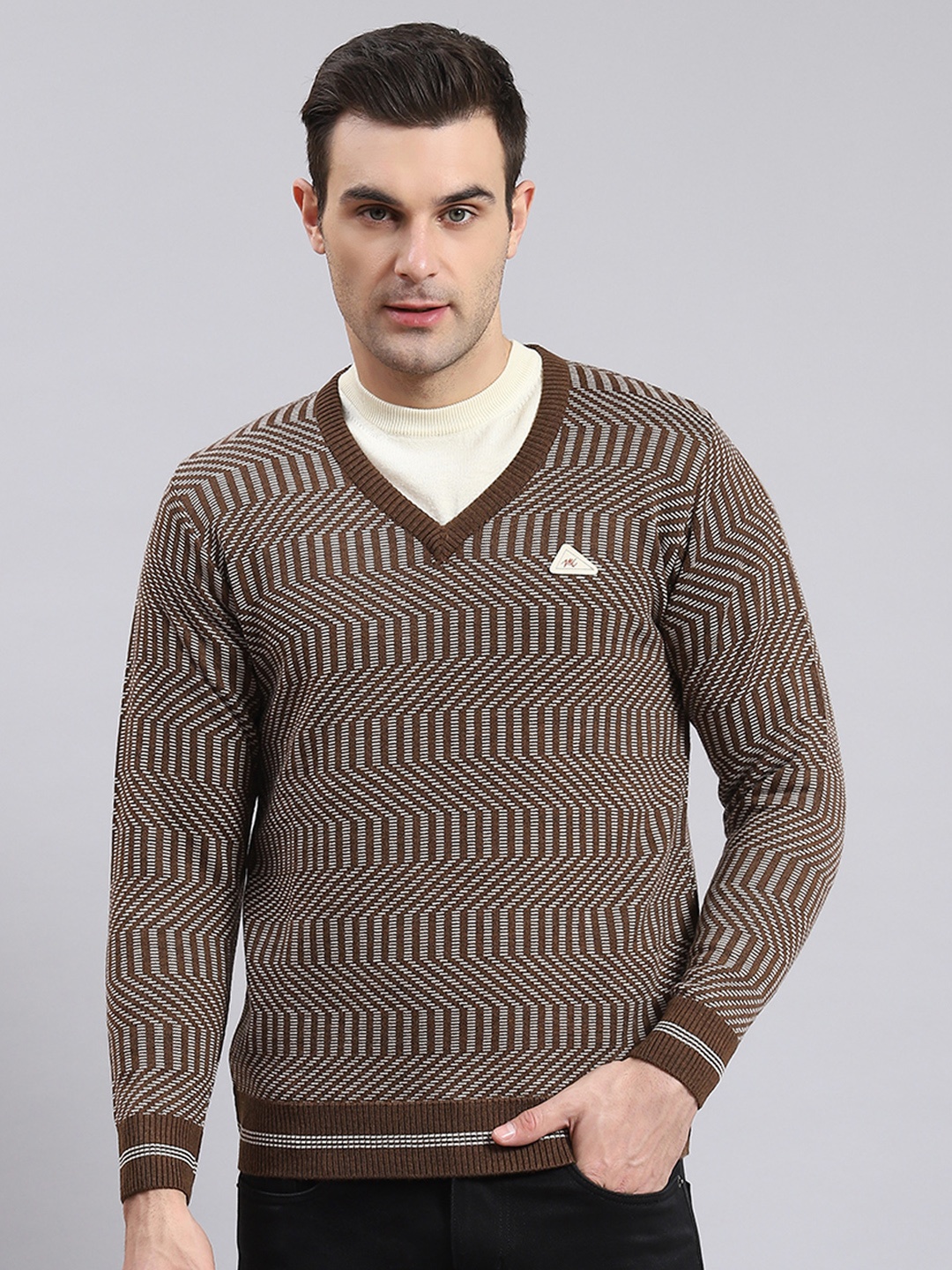 

Monte Carlo Geometric Self Design V-Neck Pullover, Brown