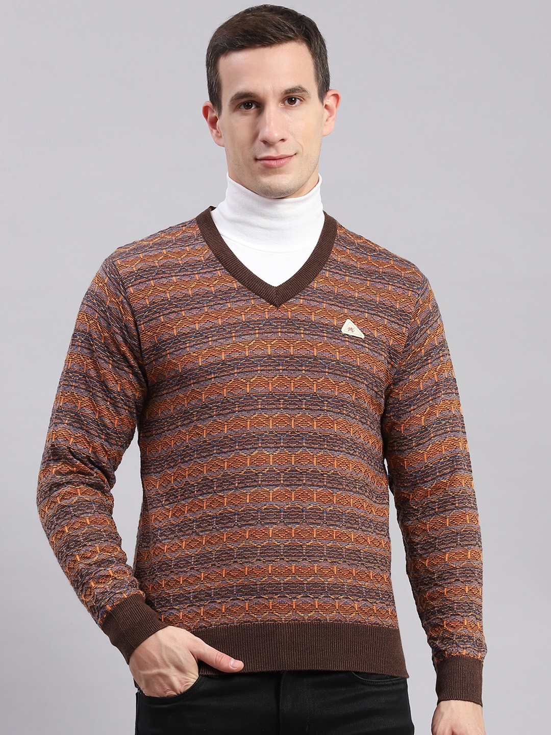 

Monte Carlo Geometric Self Design V-Neck Pullover, Brown