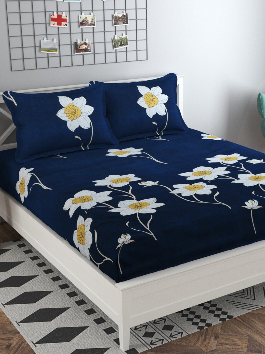 

Bajo's Blue & White Floral Cotton 250 TC Queen Bedsheet With 2 Pillow Covers