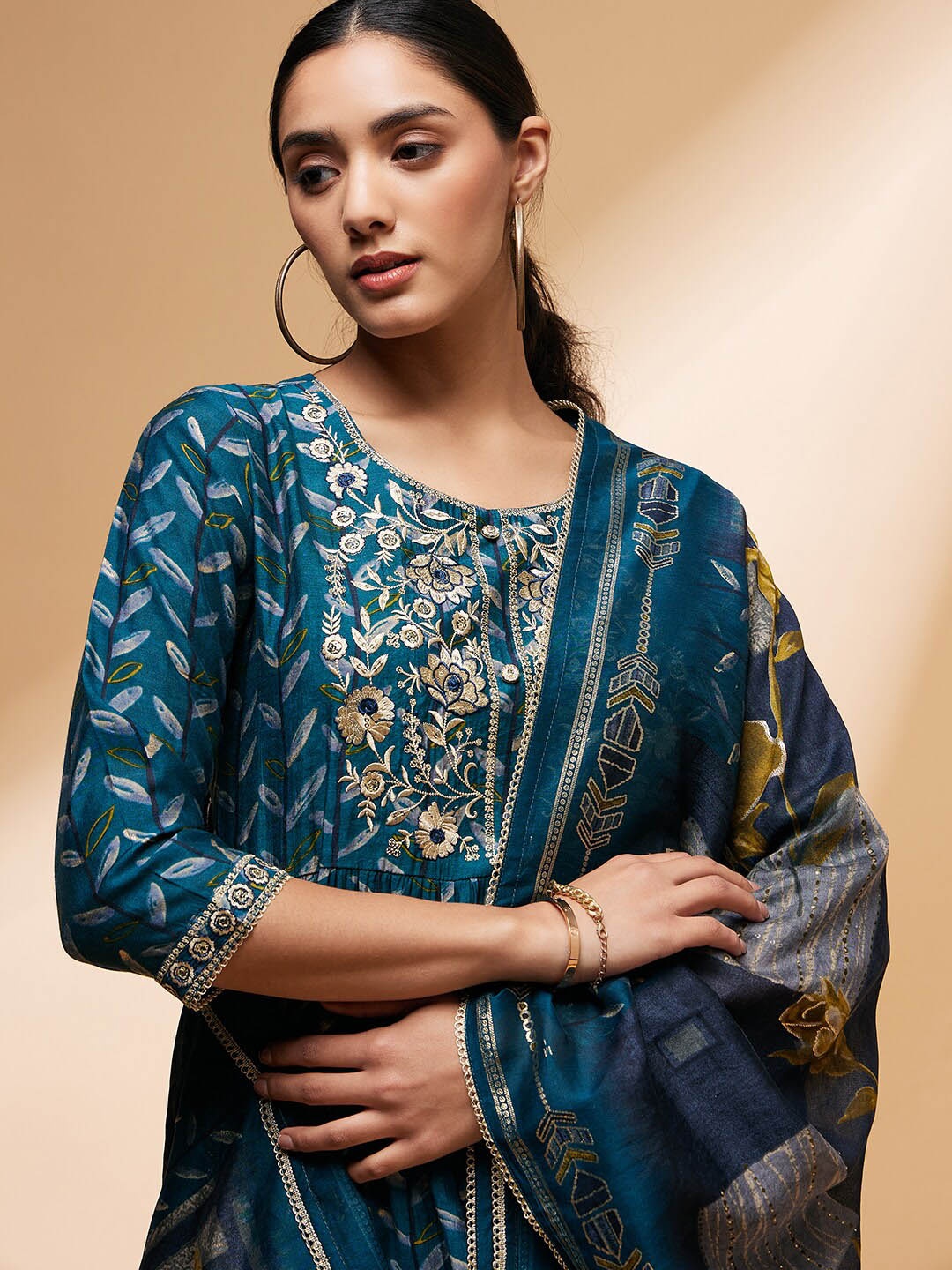 

all about you Floral Printed Thread Work Kurta with Trousers & With Dupatta, Teal