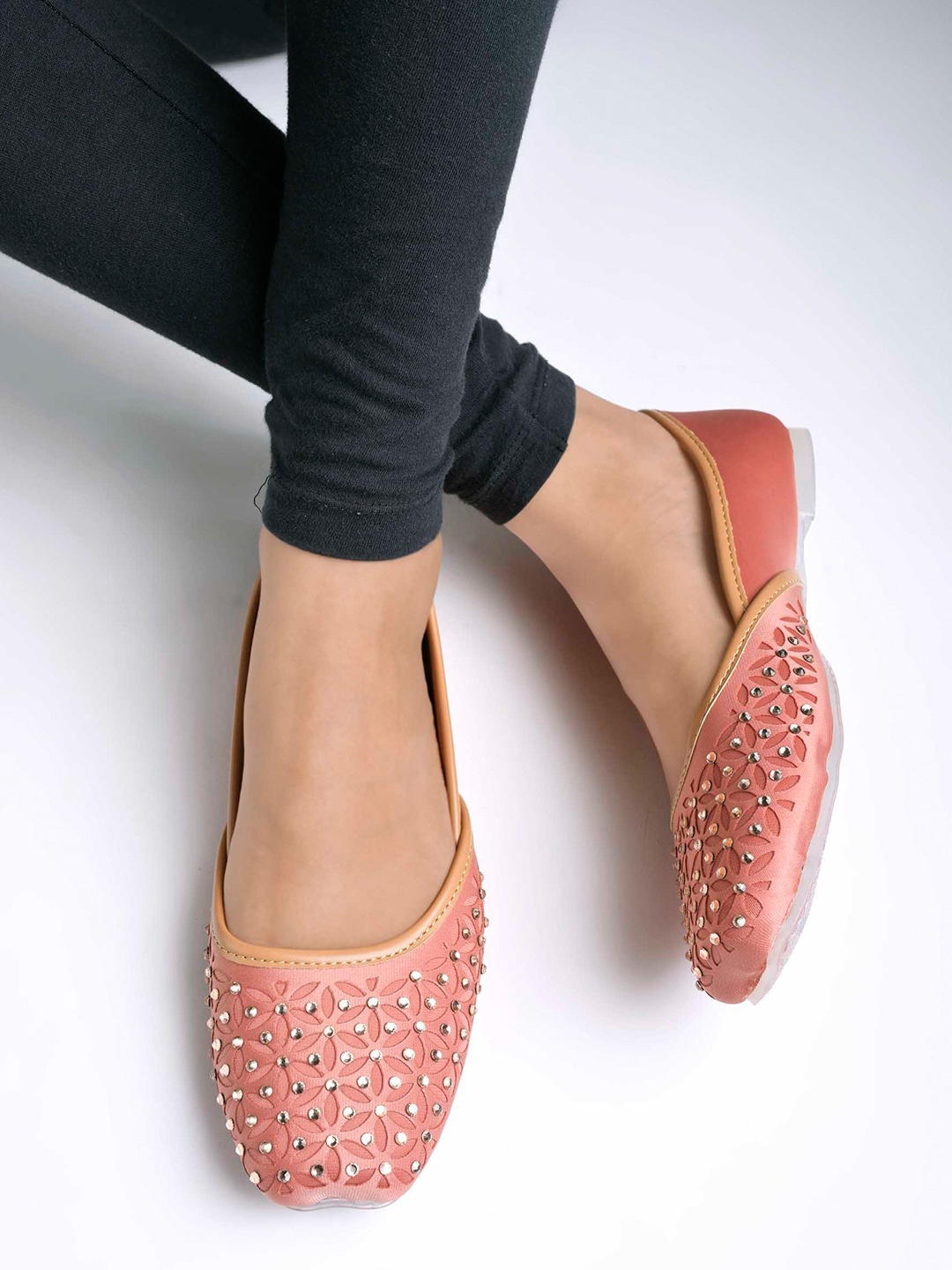 

Shoetopia Girls Ethnic Embellished Square Toe Mojaris, Pink