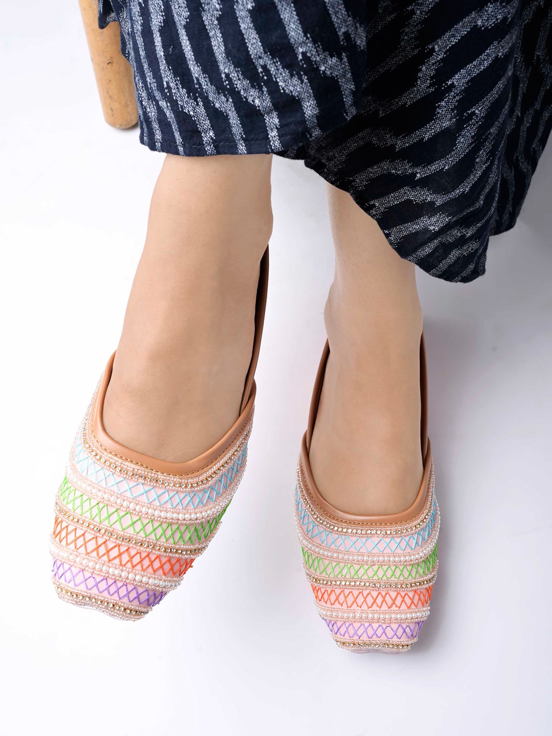 

Shoetopia Girls Ethnic Embellished Square Toe Mojaris, Pink