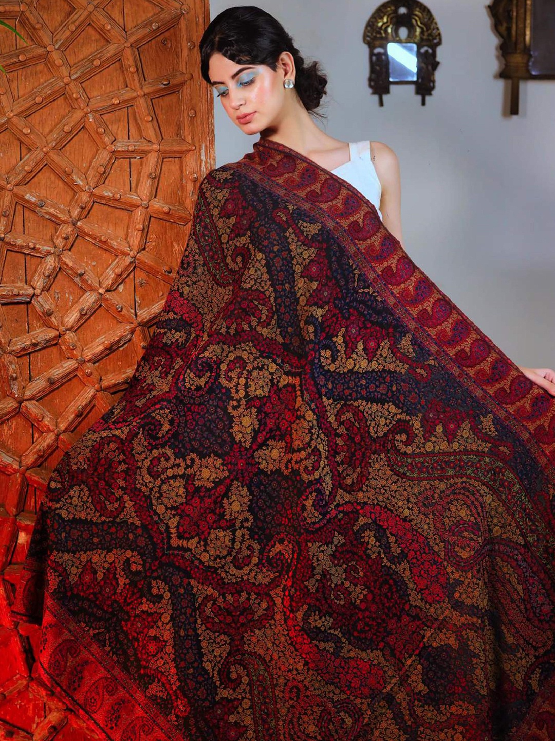 

Sangria Black Ethnic Motifs Woven Design Shawl