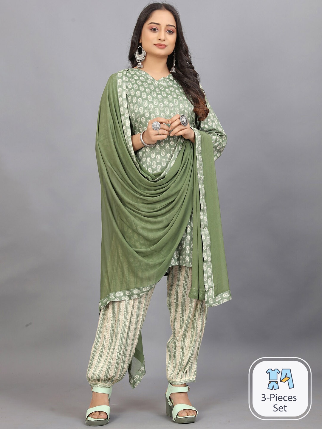 

Pari THE FASHION STUDIO Ethnic Motifs Printed Regular Kurta with Salwar & Dupatta, Green