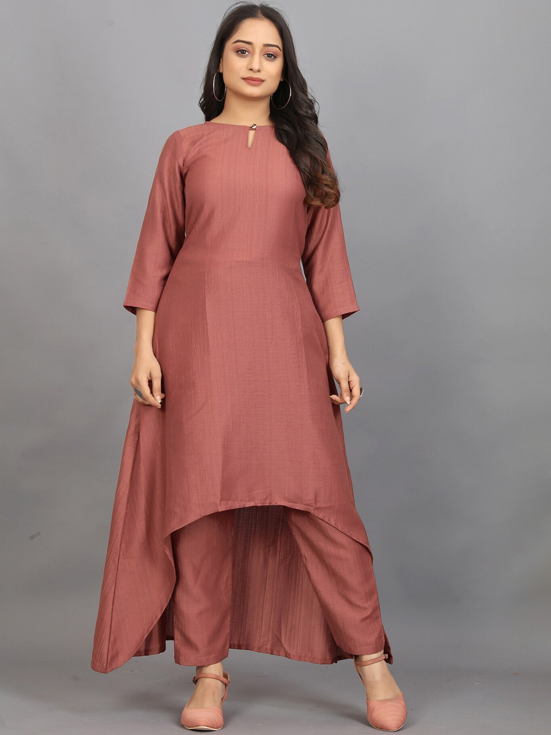 

Pari THE FASHION STUDIO Keyhole Neck High-Low Kurta with Trousers, Copper