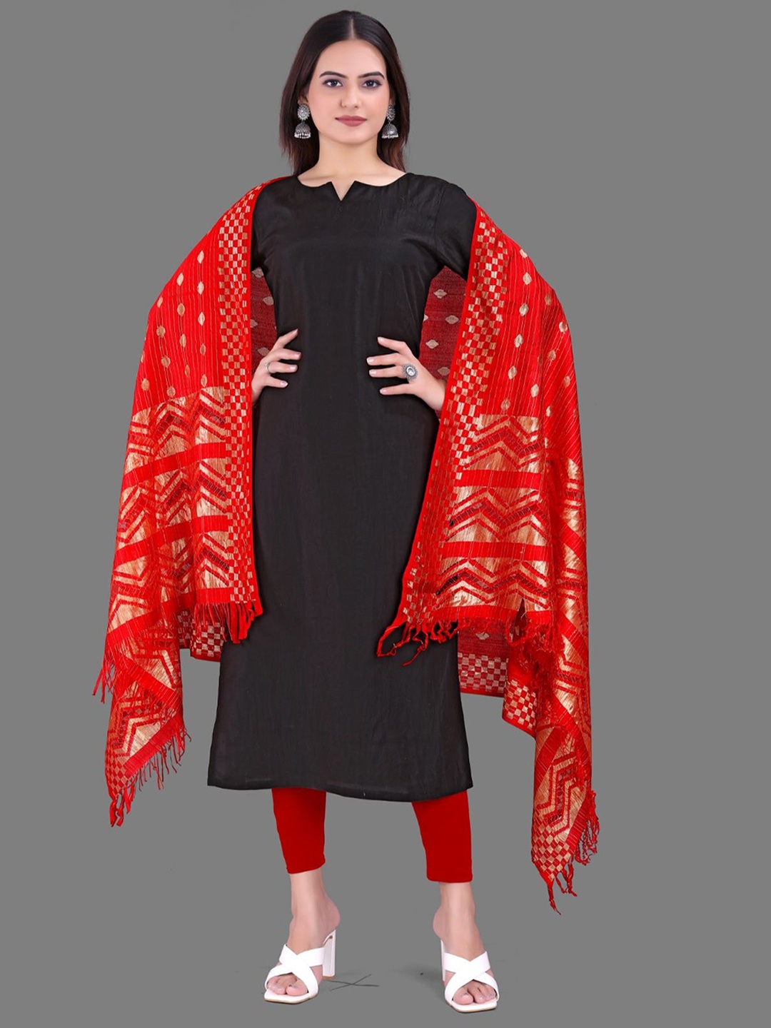 

Pari THE FASHION STUDIO Straight Kurta With dupatta, Black