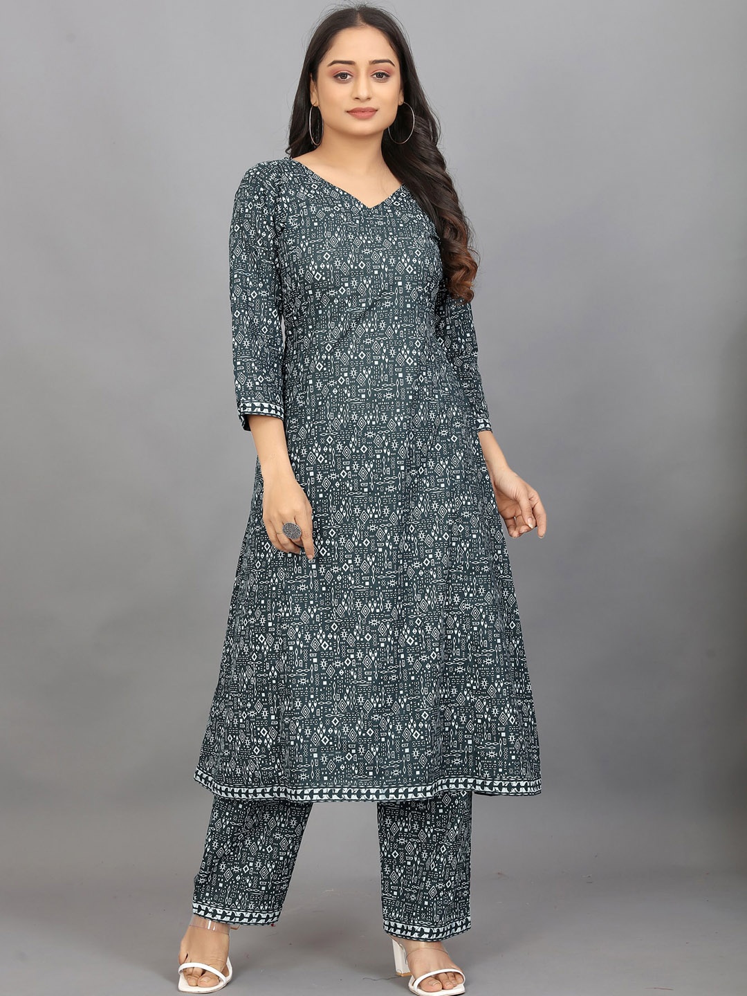 

Pari THE FASHION STUDIO Geometric Printed V-Neck Pure Cotton Kurti with Trousers, Blue