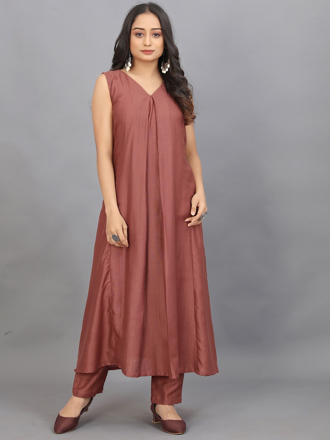 

Pari THE FASHION STUDIO W V-Neck Regular Kurta with Trousers, Copper