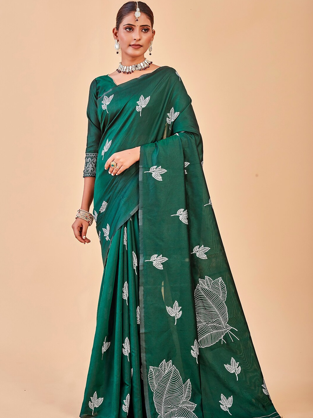 

Anouk Rustic Floral Embroidered Silk Blend Saree, Green