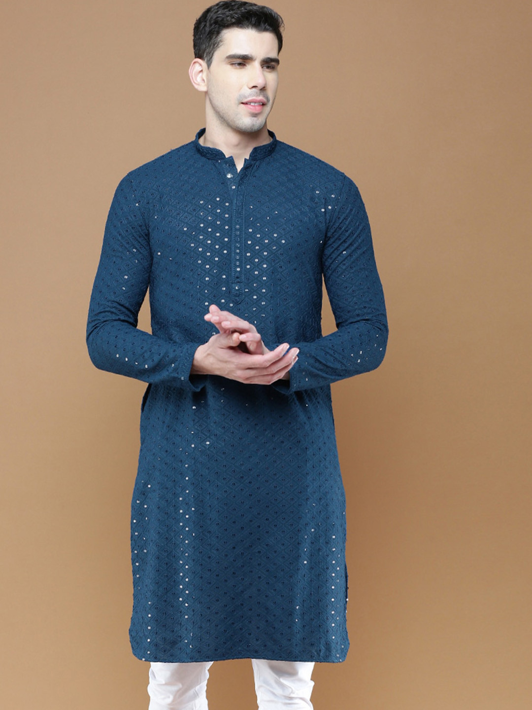 

Sanwara Geometric Embroidered Mandarin Collar Chikankari Kurta, Blue