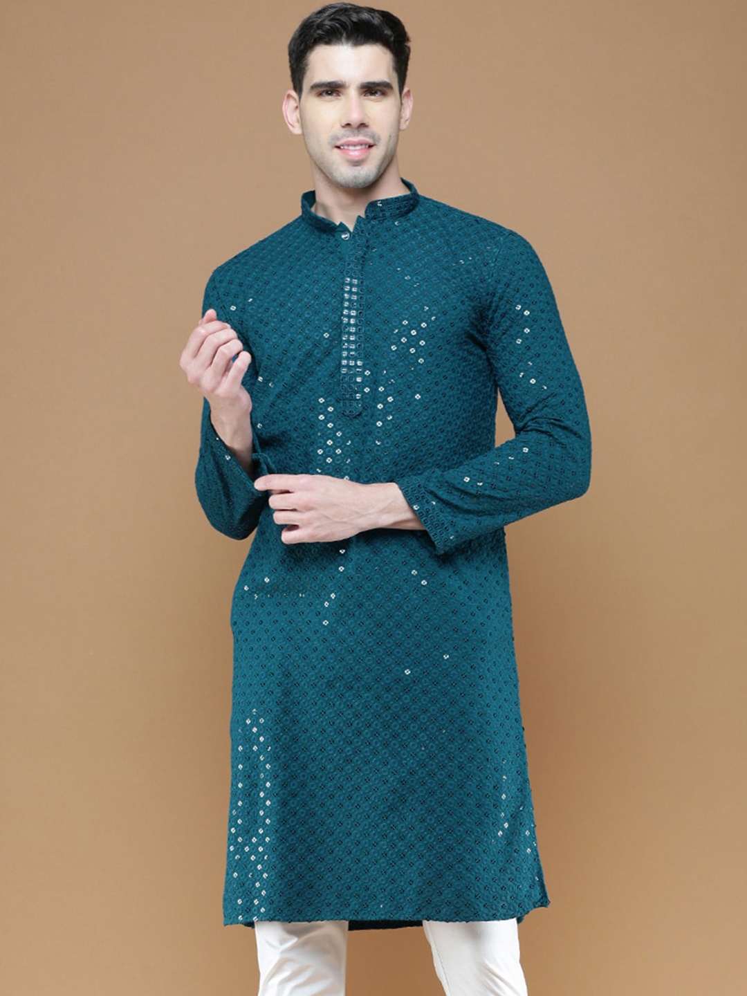 

Sanwara Geometric Embroidered Mandarin Collar Chikankari Kurta, Green