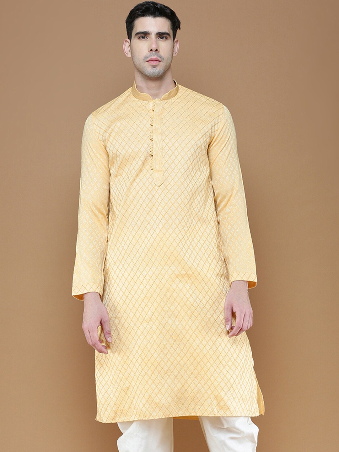 

Sanwara Geometric Embroidered Mandarin Collar Thread Work Kurta, Yellow