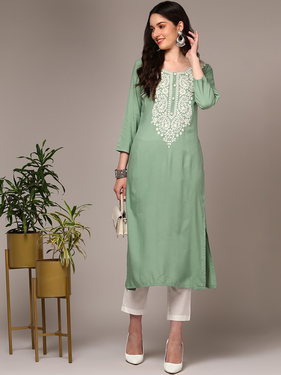 

AHIKA Floral Embroidered Thread Work Kurta, Green