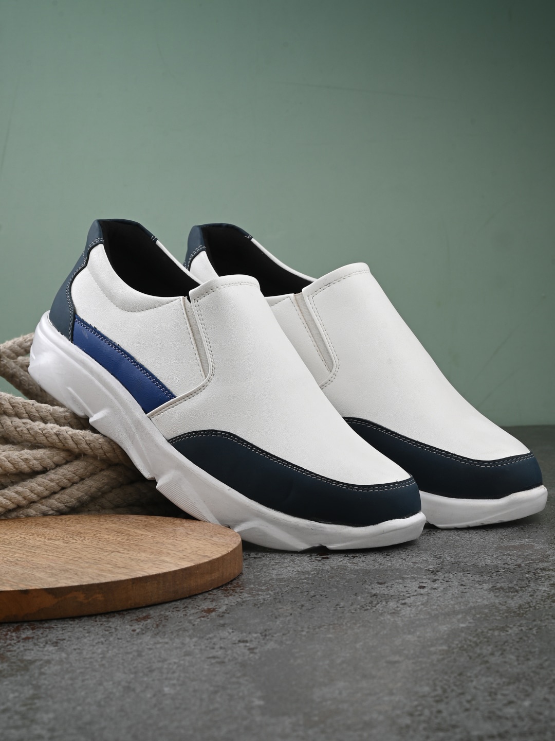 

The Roadster Lifestyle Co. Men White & Blue Colourblocked Lightweight Slip On Sneakers
