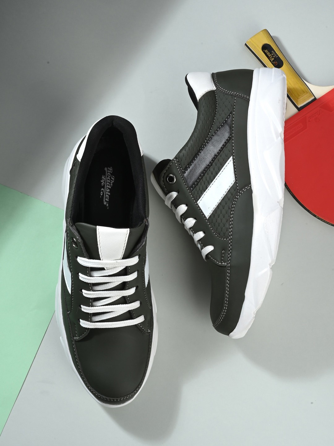 

The Roadster Lifestyle Co. Men Olive Green & White Colourblocked Lightweight Sneakers