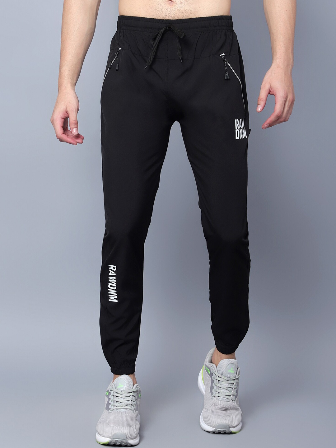 

SKY HEIGHTS Men Mid-Rise Slim-Fit Joggers, Black