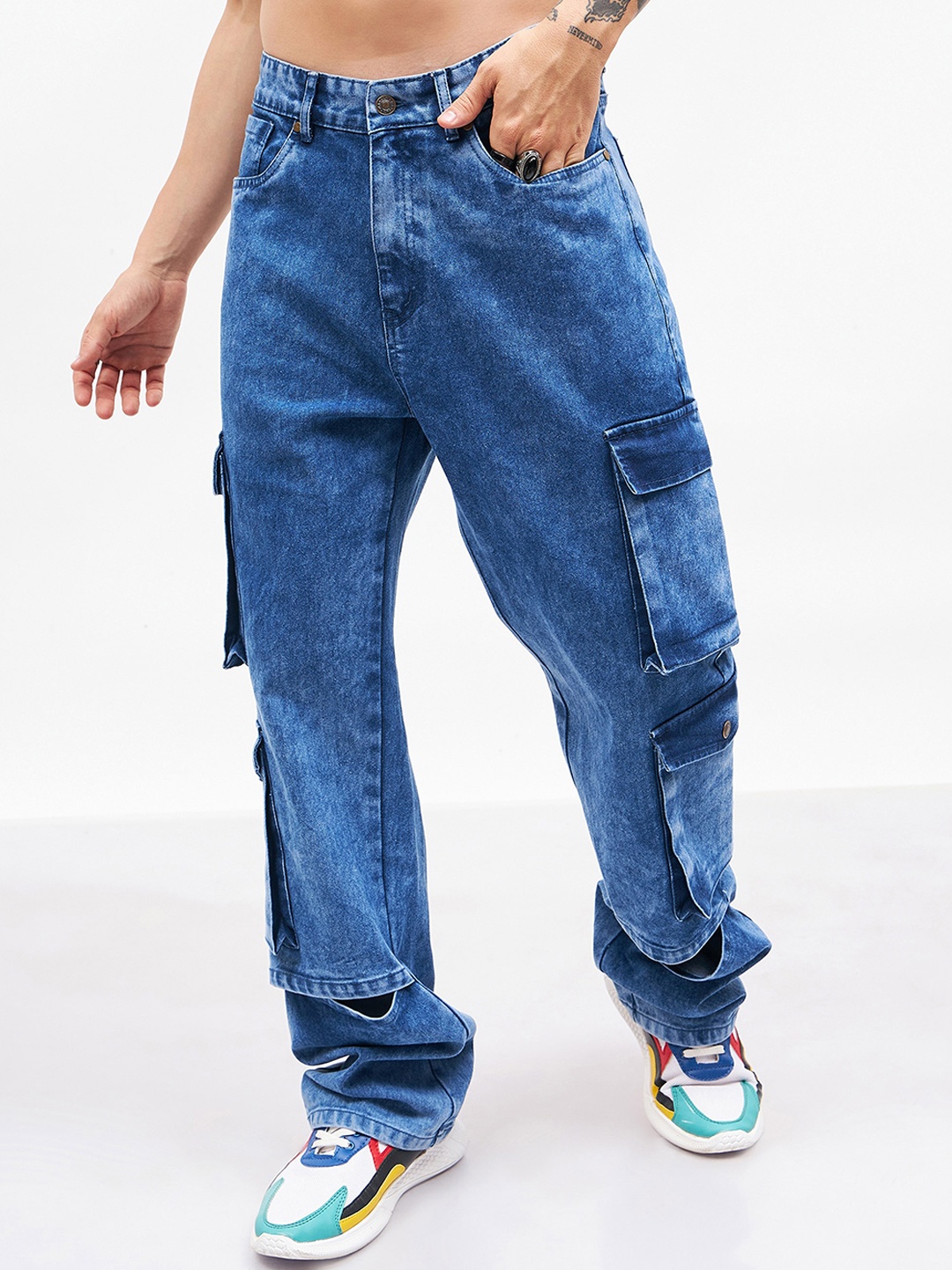 

MASCLN SASSAFRAS Men Relaxed Fit Heavy Fade Mid-Rise Utility Acid Wash Cotton Jeans, Blue