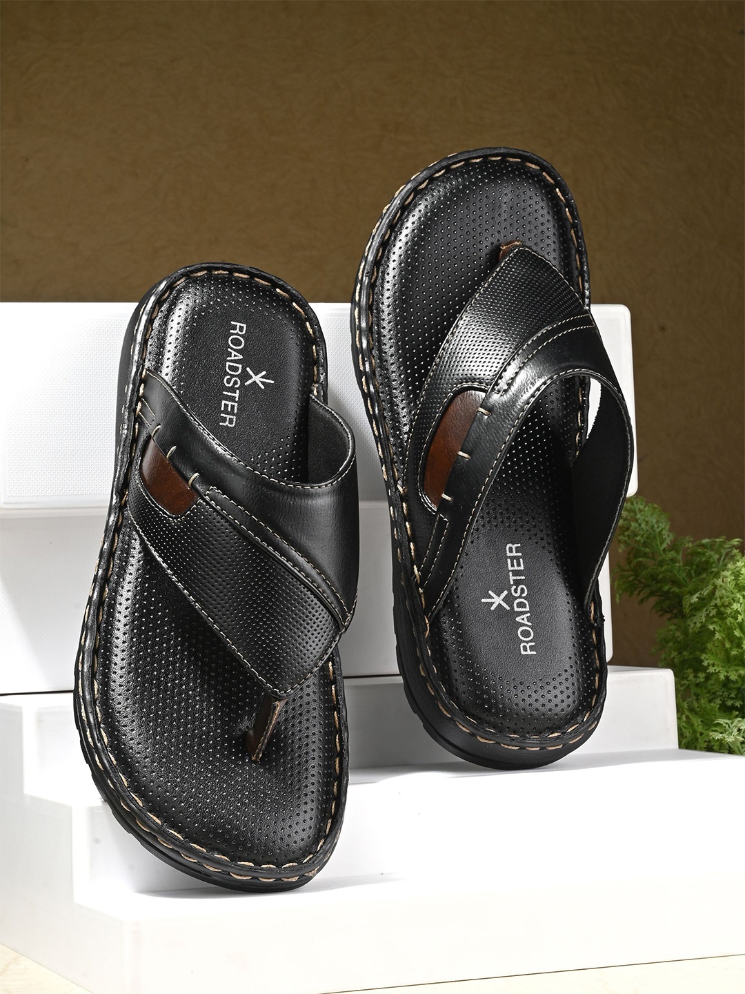 

The Roadster Lifestyle Co. Black Textured Comfort Sandals
