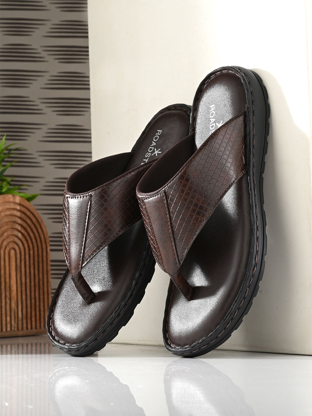 

The Roadster Lifestyle Co. Men Brown Textured Comfort Sandals