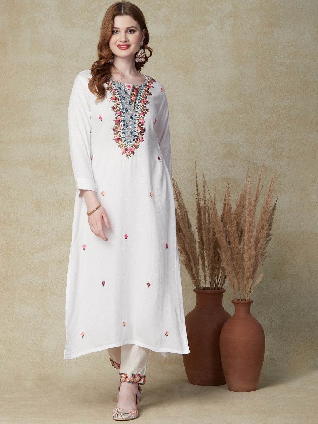 

FASHOR Floral Embroidered Straight Kurta, White