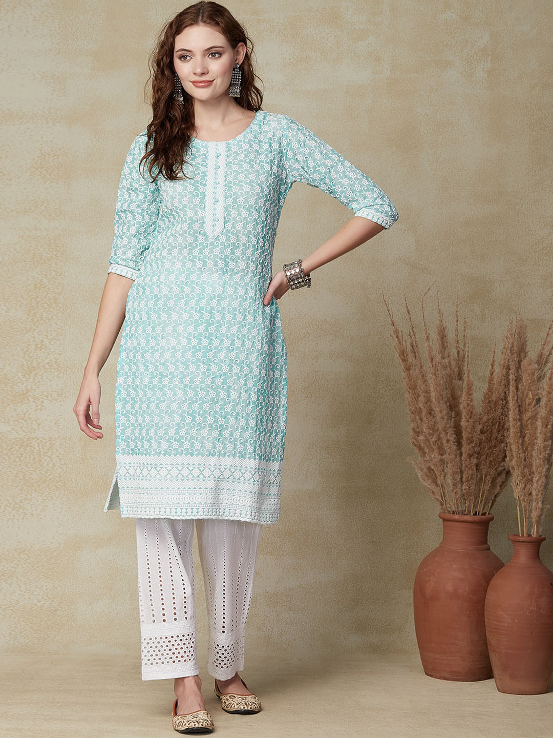 

FASHOR Floral Embroidered Round Neck Straight Kurta, Green
