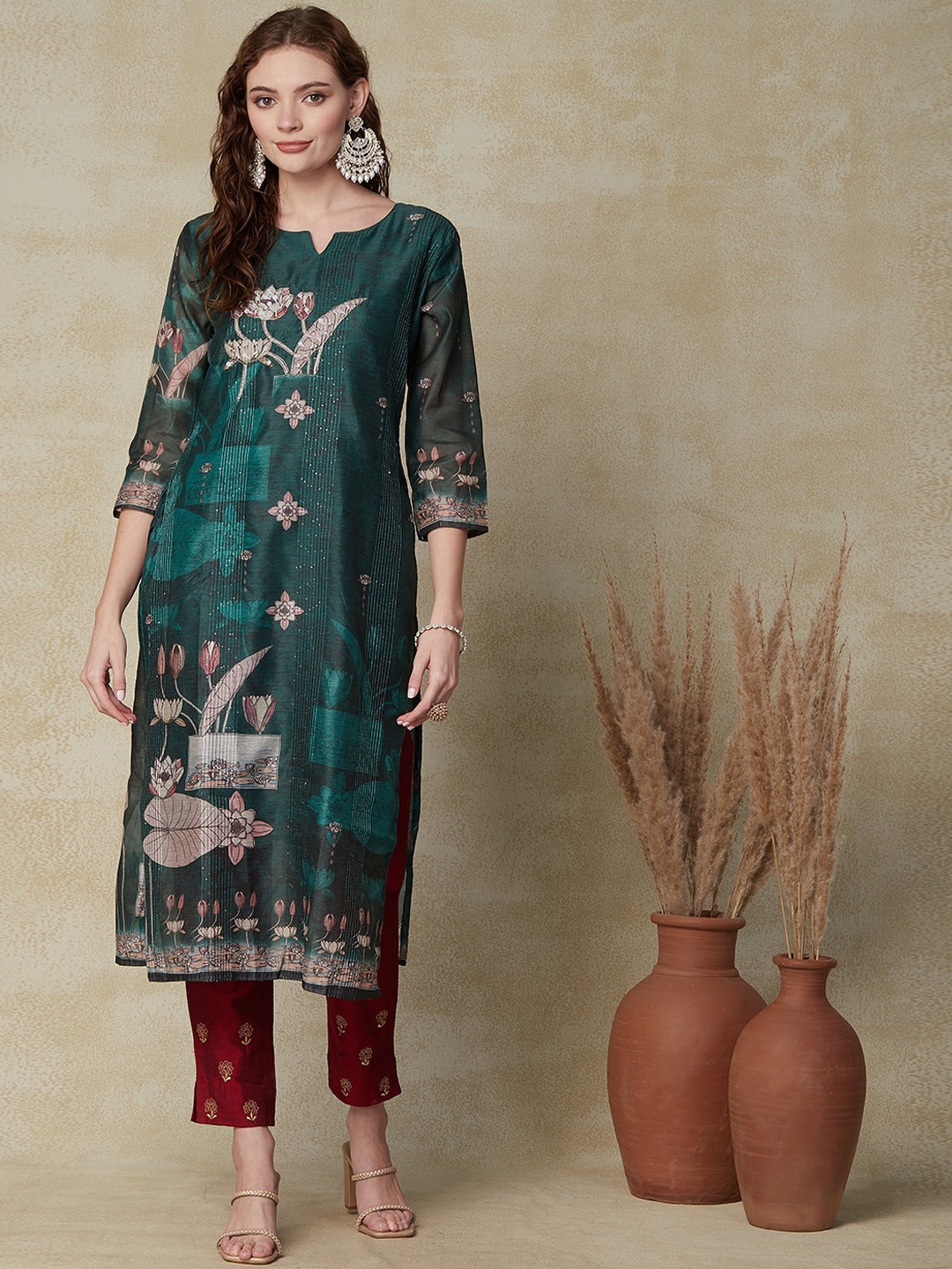 

FASHOR Floral Printed Notched Round Neck Sequinned Kurta, Green