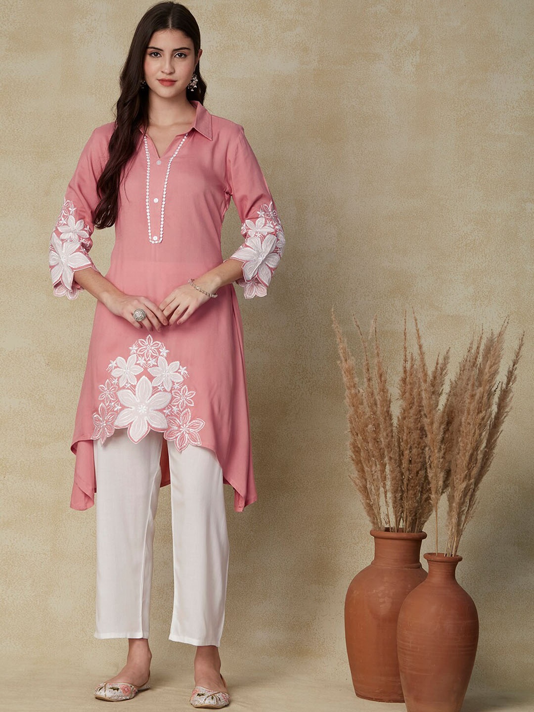 

FASHOR Floral Embroidered Regular Kurta With Trousers, Pink