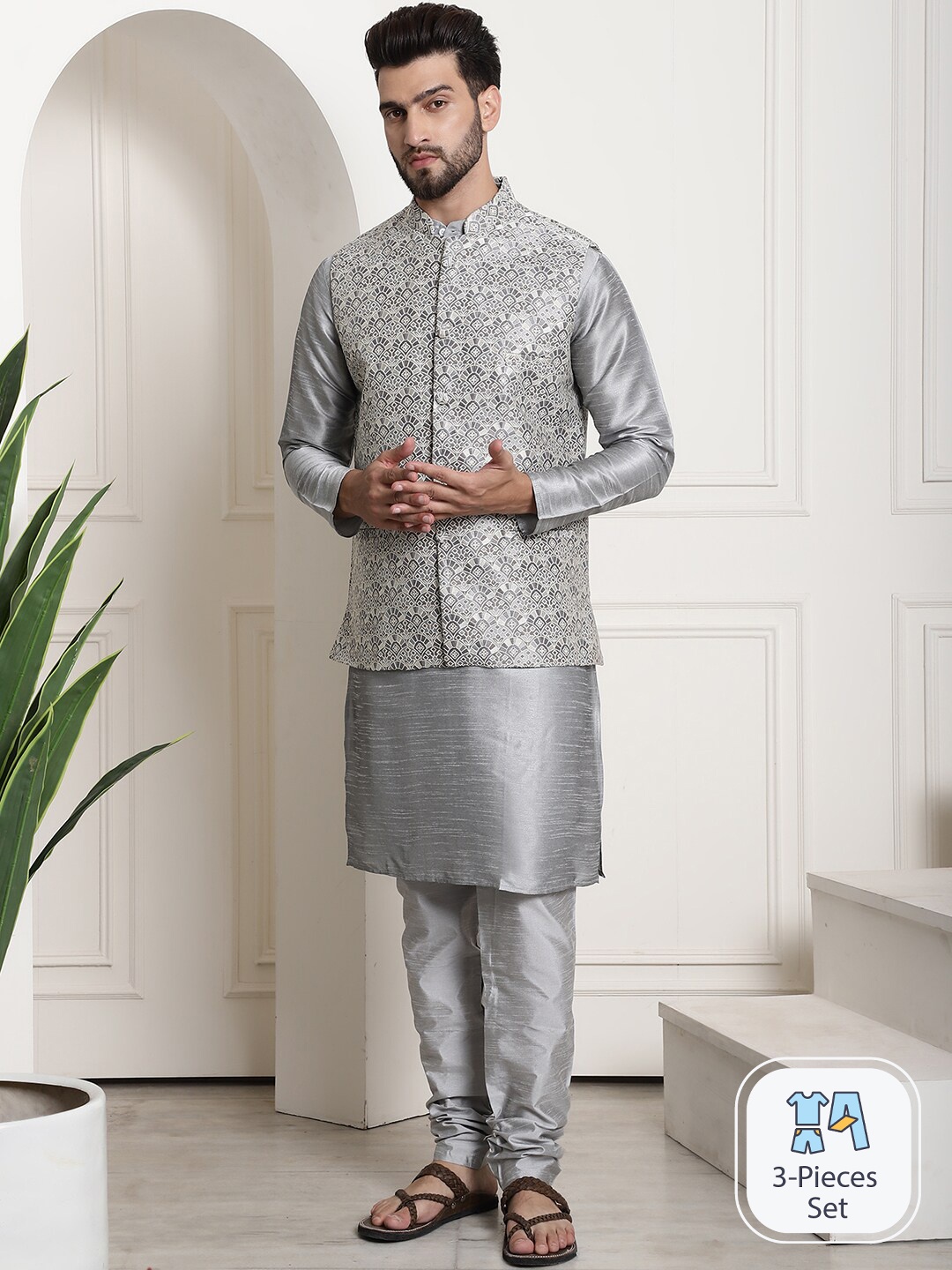 

SOJANYA Mandarin Collar Regular Silk Cotton Kurta With Pyjama & Woven Design Nehru Jacket, Grey