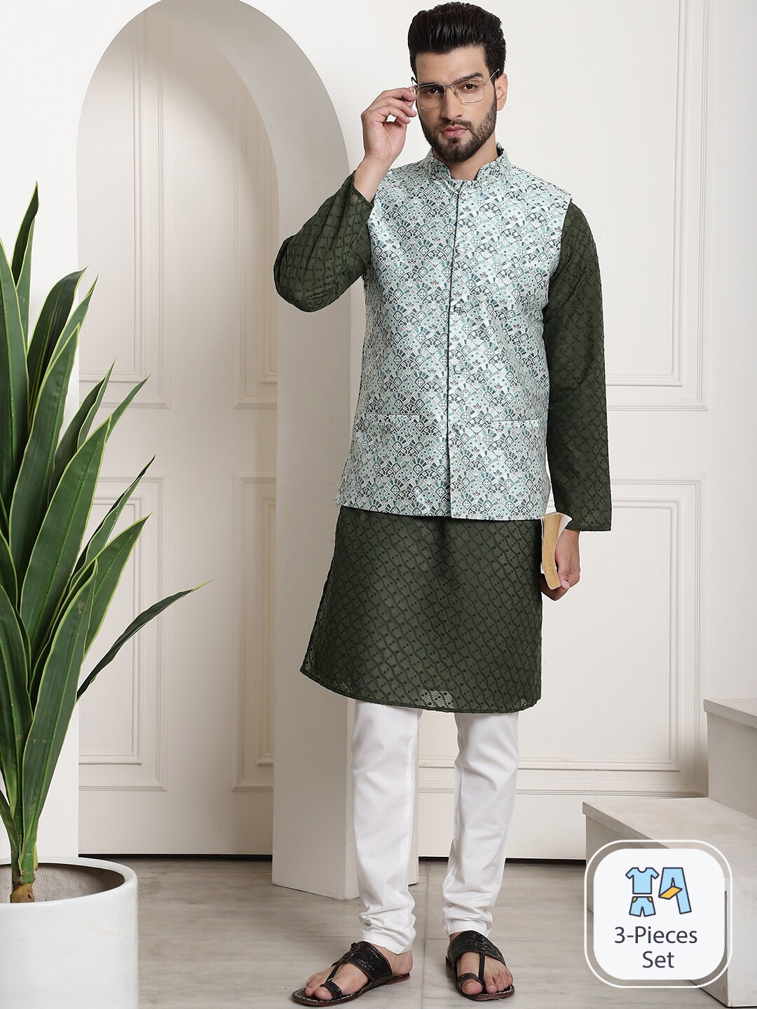 

SOJANYAEthnic Motifs Embroidered Regular Pure Cotton Kurta With Pyjamas & Nehru Jacket, Green