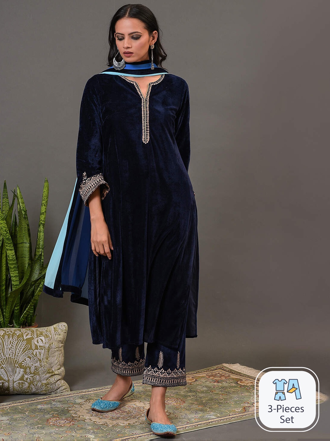 

NUHH Round Neck Regular Kurta with Trousers & With Dupatta, Navy blue