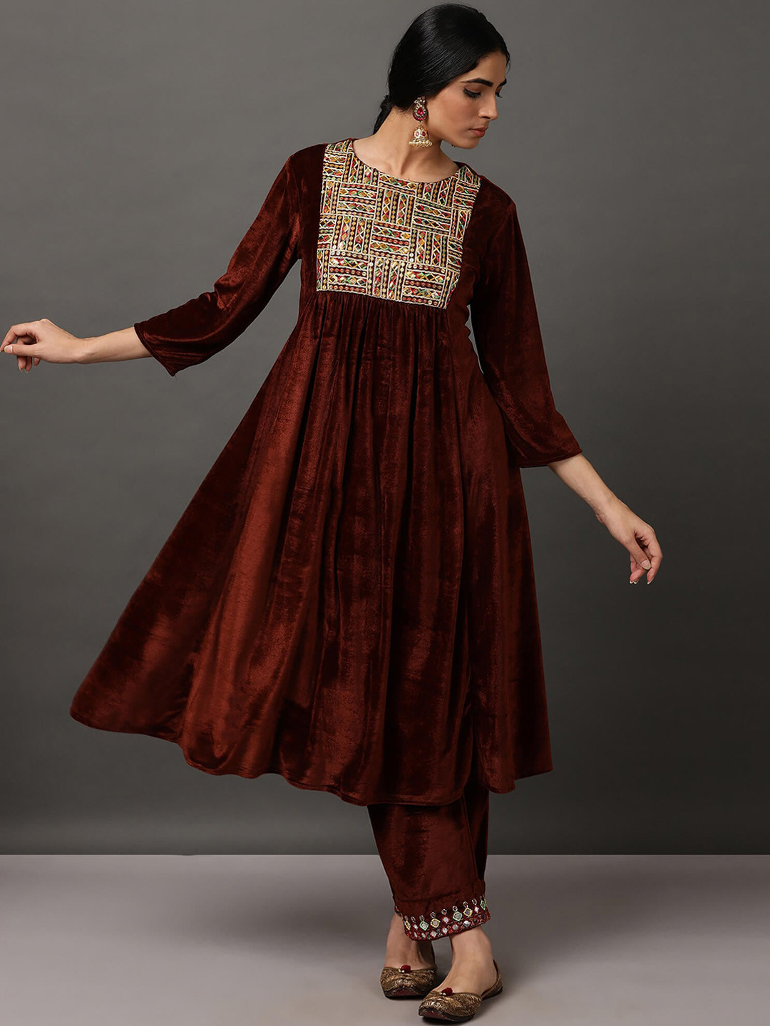 

NUHH Ethnic Motifs Yoke Design Mirror Work Velvet Kurta With Trousers, Brown