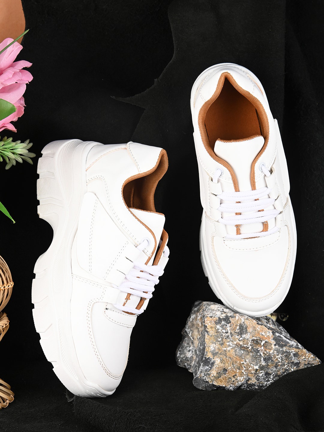 

BOOTCO Women Round Toe Lace-Up Sneakers, White