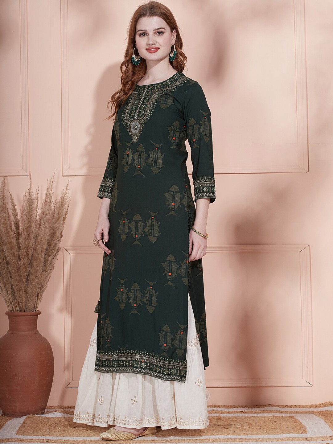 

FASHOR Ethnic Motifs Printed Beads & Stones Straight Kurta, Green