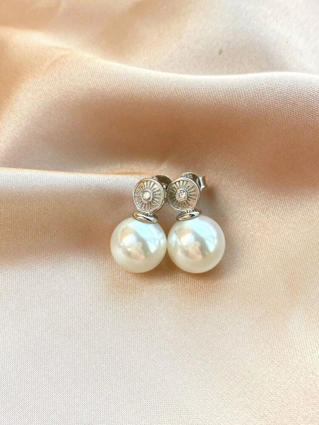 

MISS JO 92.5 Sterling Silver Contemporary Stud Earrings