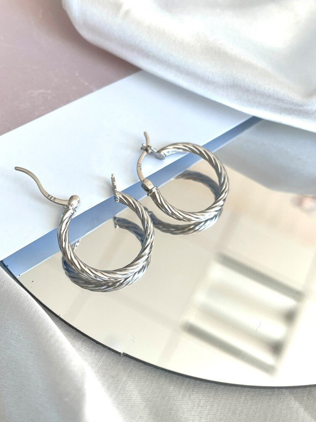 

MISS JO 92.5 Sterling Silver Contemporary Hoop Earrings