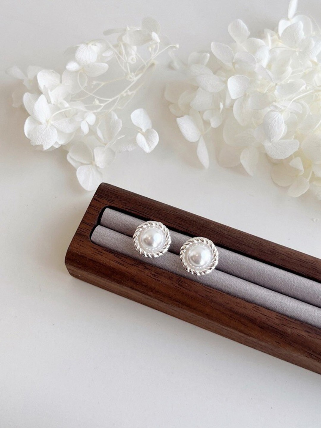 

MISS JO 92.5 Sterling Silver Contemporary Studs Earrings