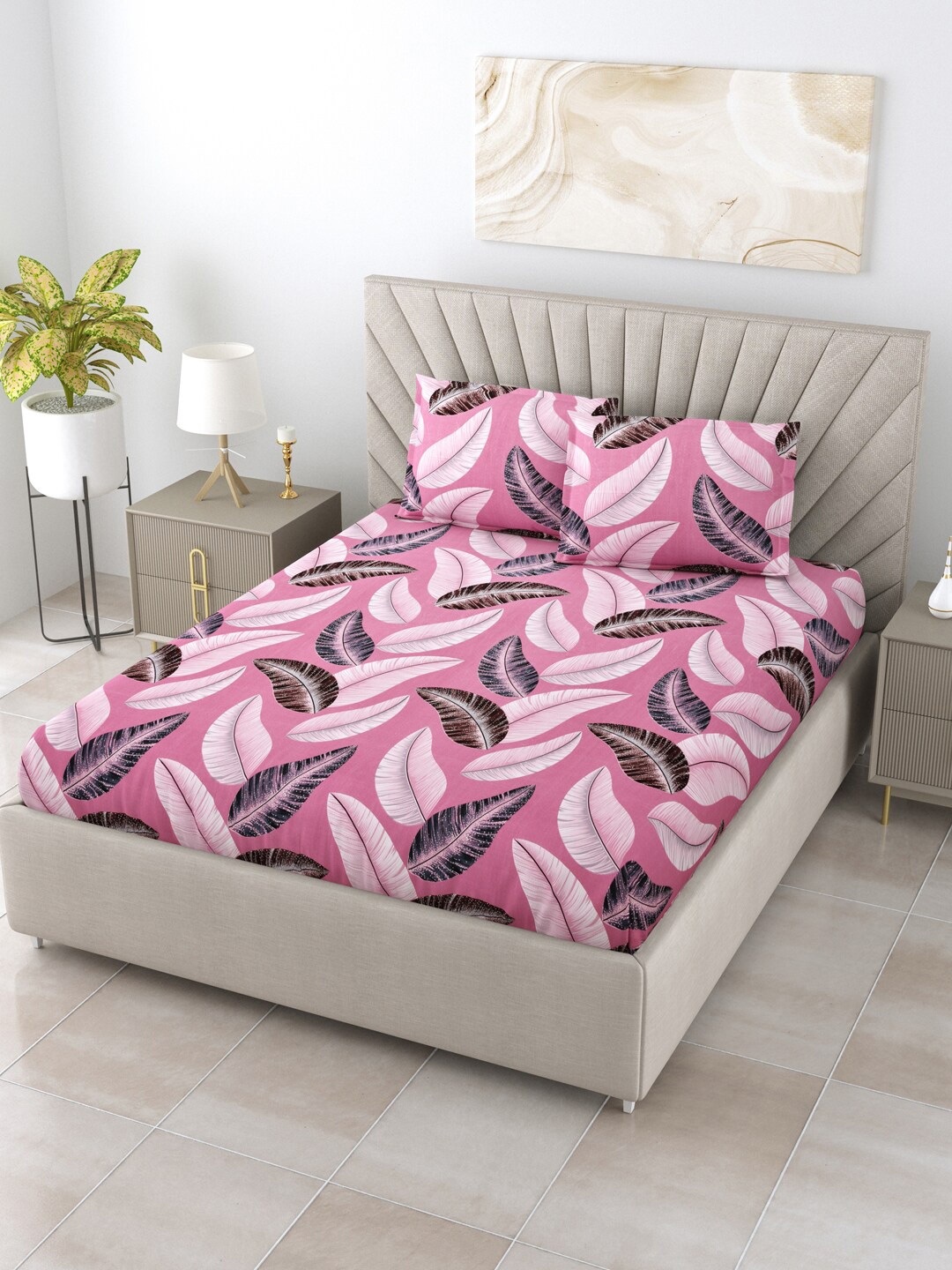 

Salona Bichona Pink & White Printed 144 TC King Bedsheet with 2 Pillow Covers
